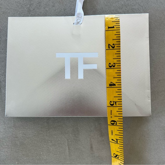 Tom‎ Ford Metallic Silver Gift Bag small - Picture 7 of 8